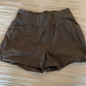 Athleta trekke north short